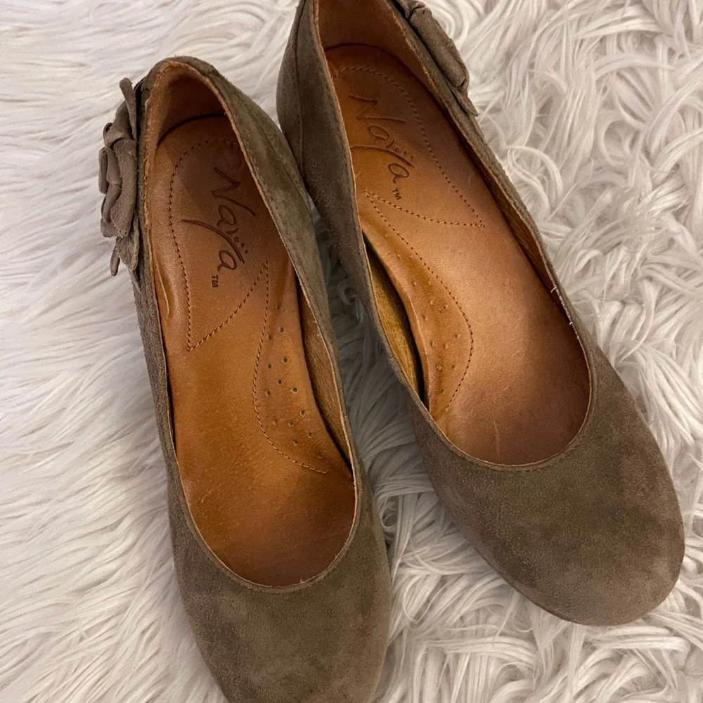 Anthropologie | Taupe suede | Naya Bakula heel - Picture 7 of 15
